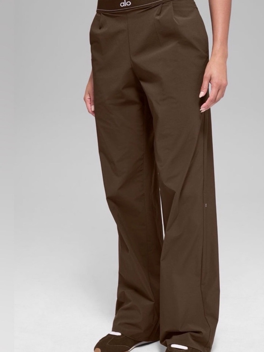 ALO Yoga Wide-Leg Pants in Chocolate Brown